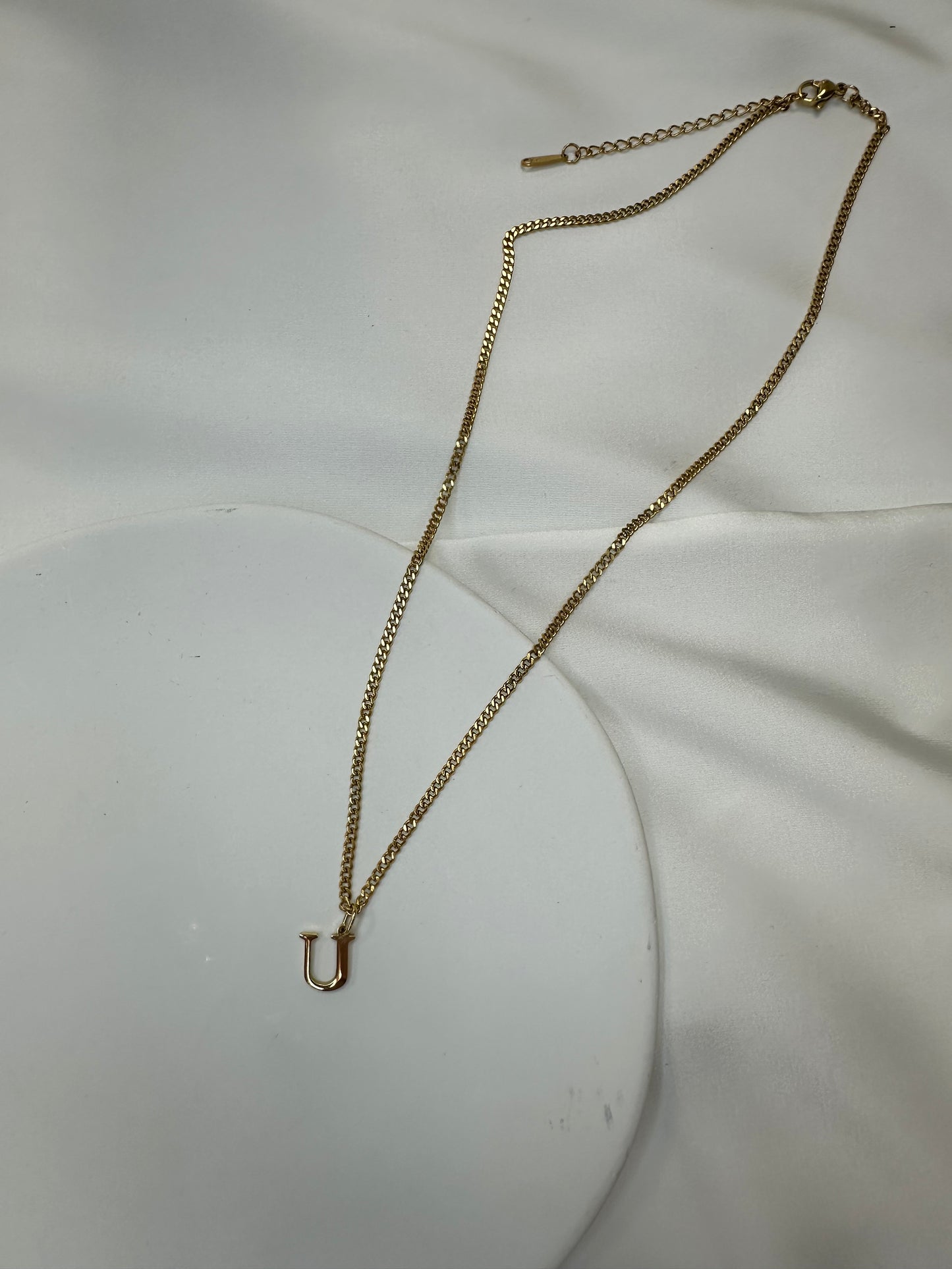 Collier Initiale Luxe - en acier inoxydable