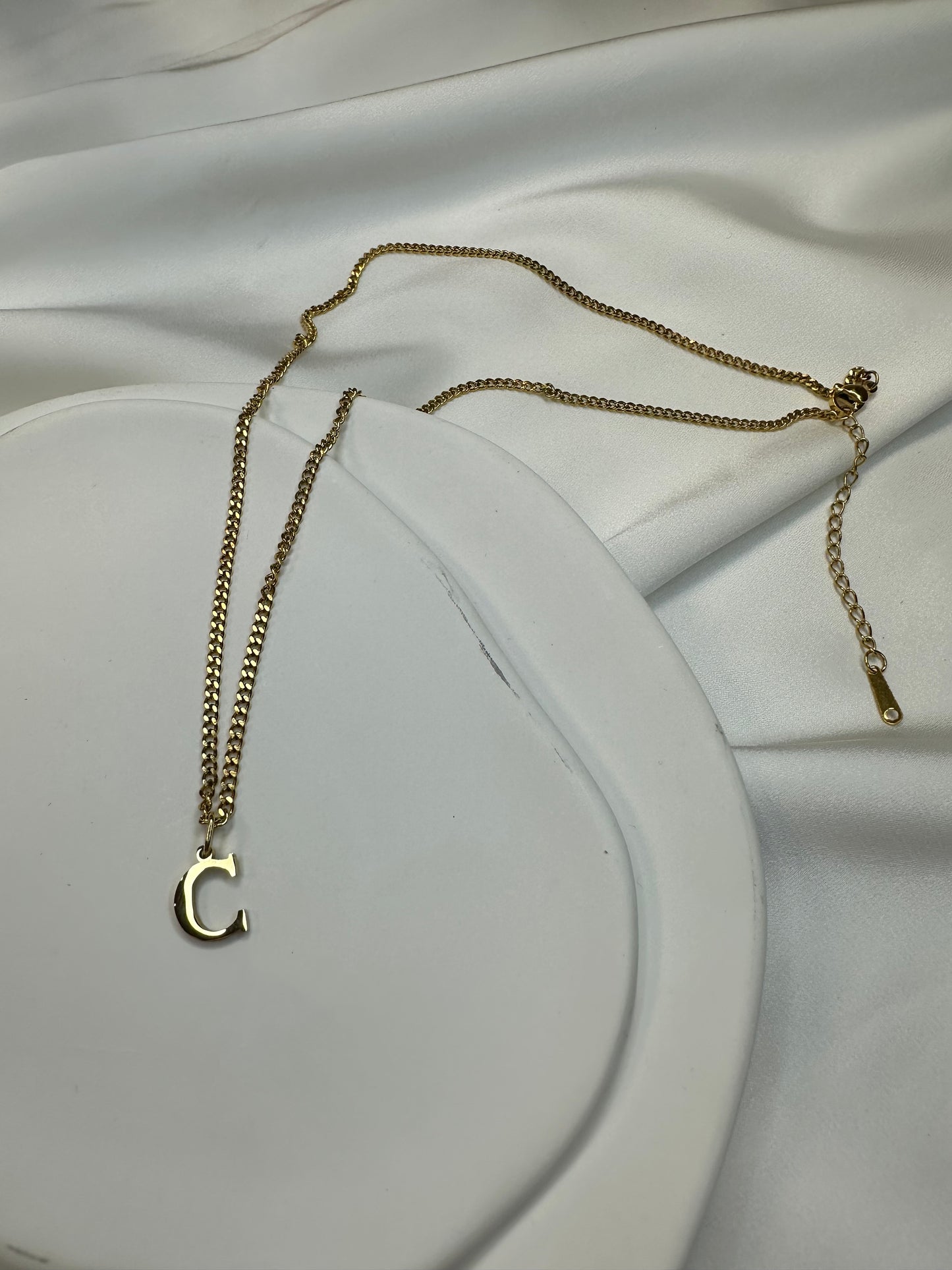 Collier Initiale Luxe - en acier inoxydable