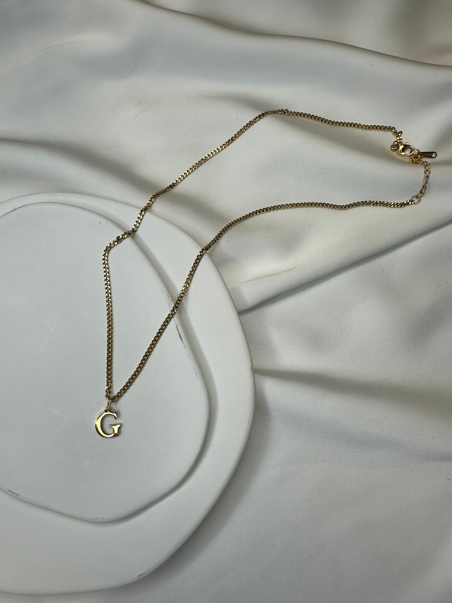 Collier Initiale Luxe - en acier inoxydable