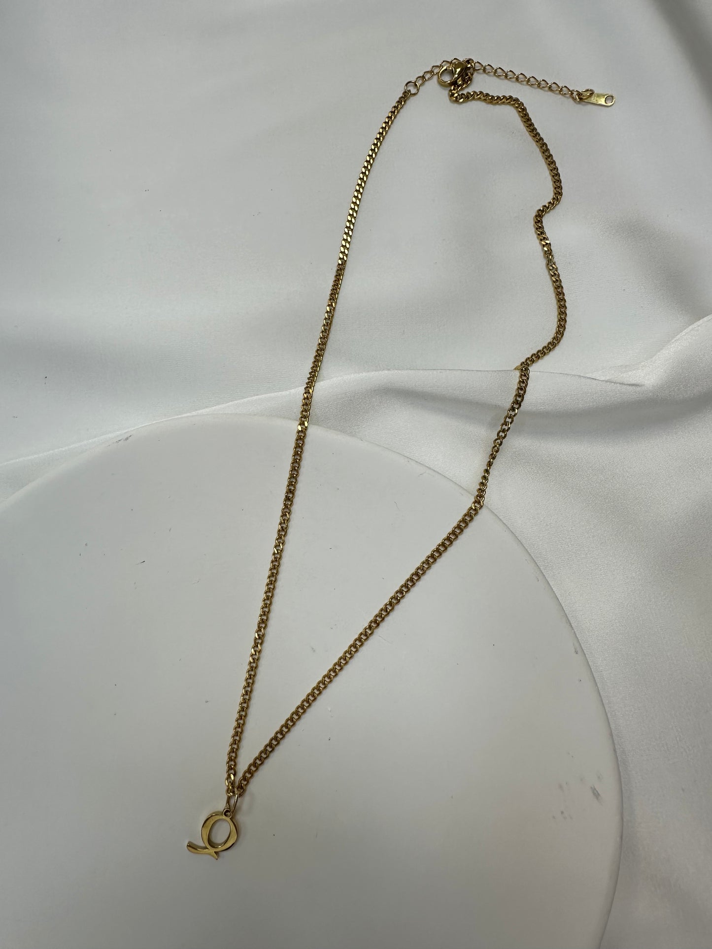 Collier Initiale Luxe - en acier inoxydable