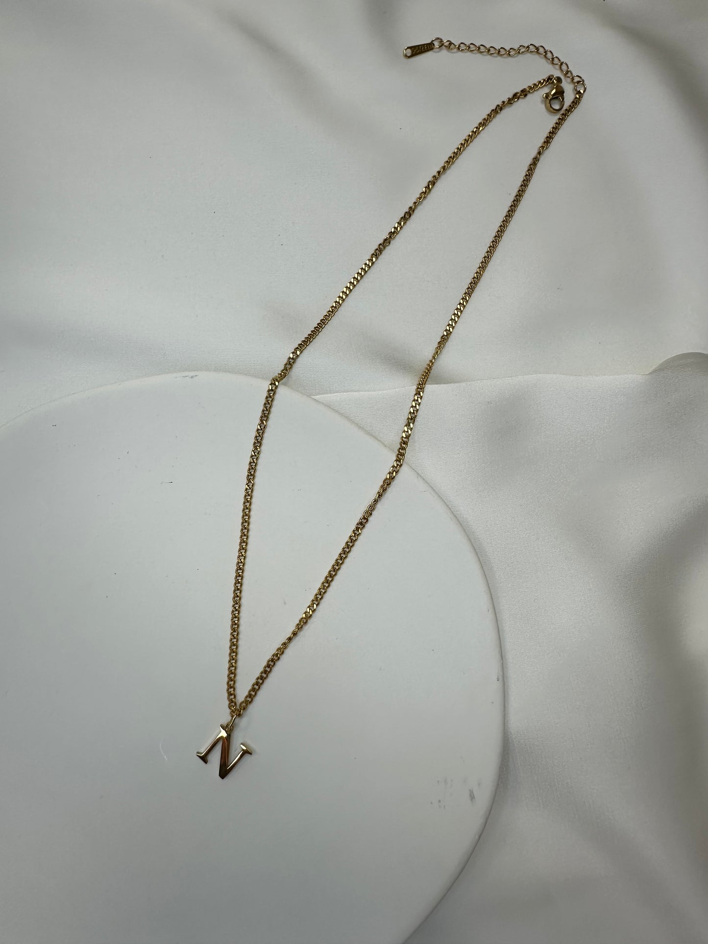 Collier Initiale Luxe - en acier inoxydable