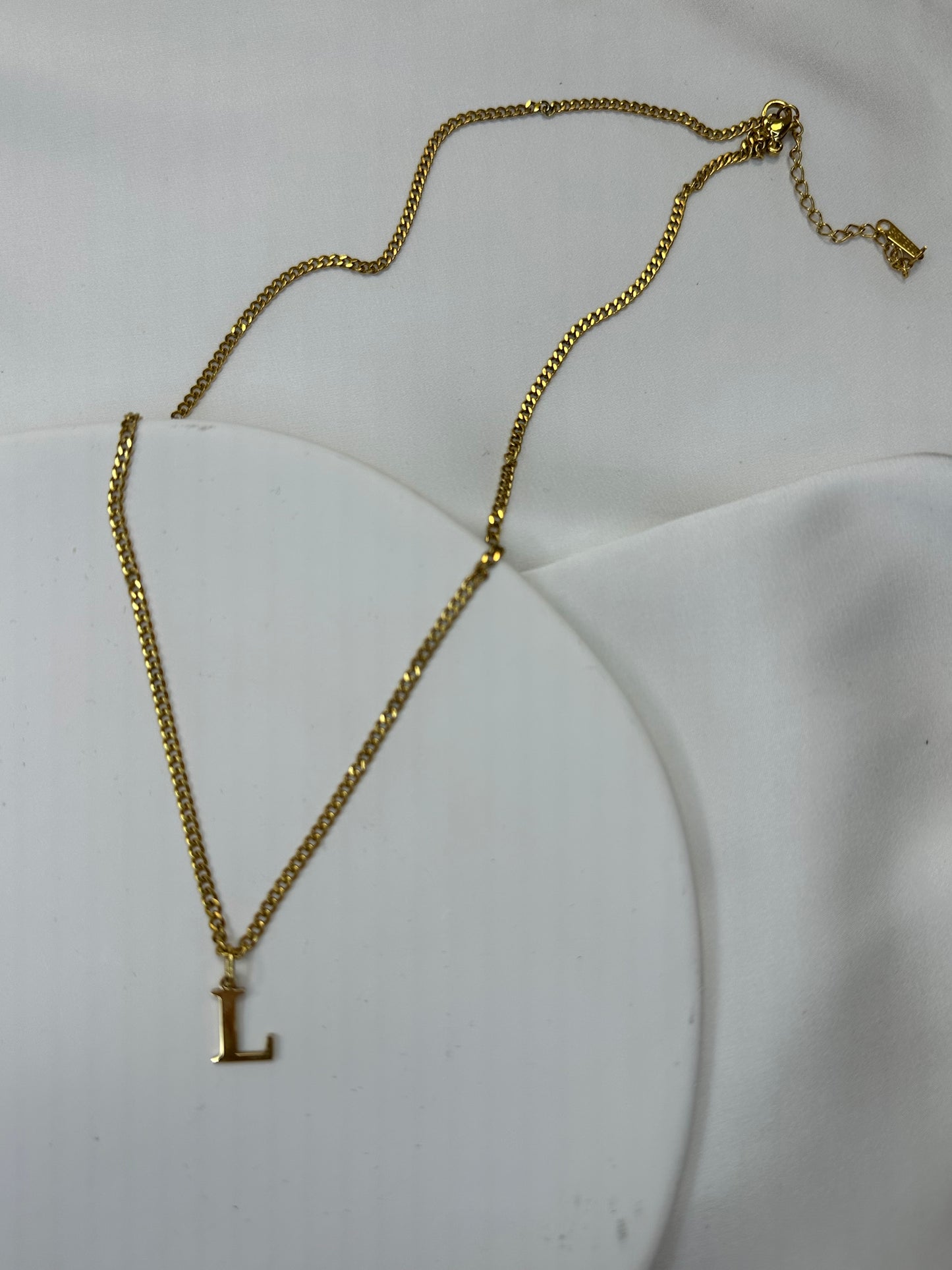 Collier Initiale Luxe - en acier inoxydable