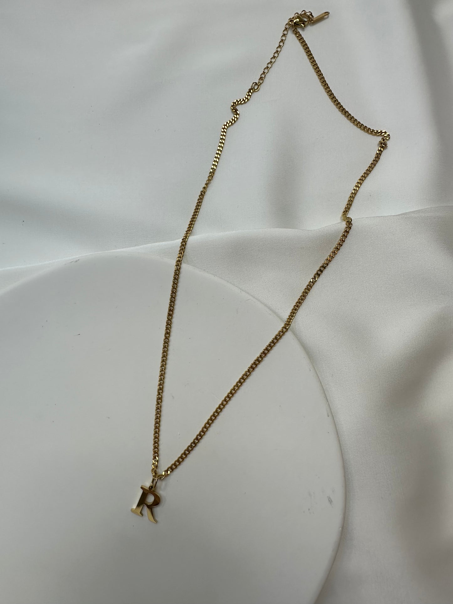 Collier Initiale Luxe - en acier inoxydable