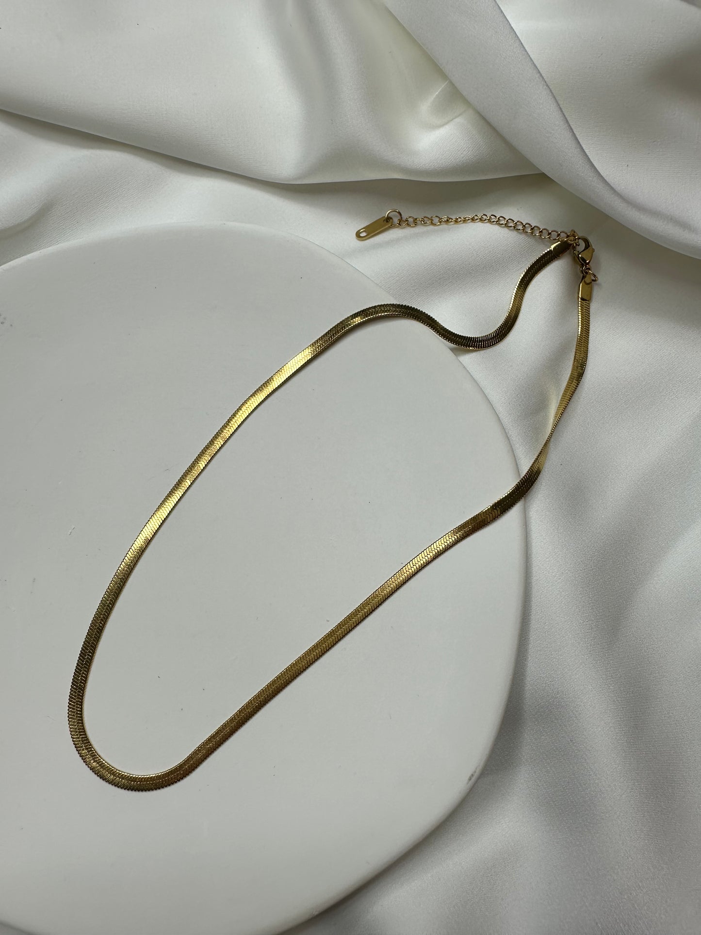 Collier Serpentina - en acier titane, aspect doré