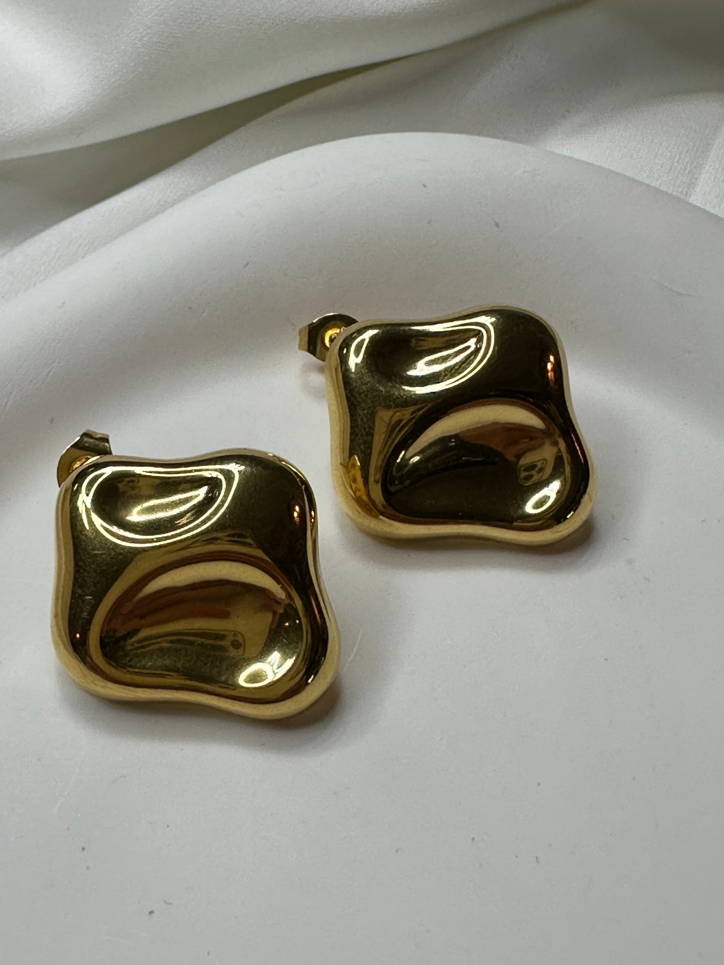 Boucles d'oreilles Golden Wave - en acier inoxydable, plaqué or 18 carats