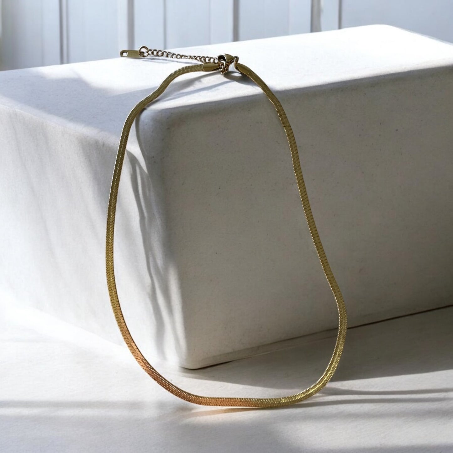 Collier Serpentina - en acier titane, aspect doré