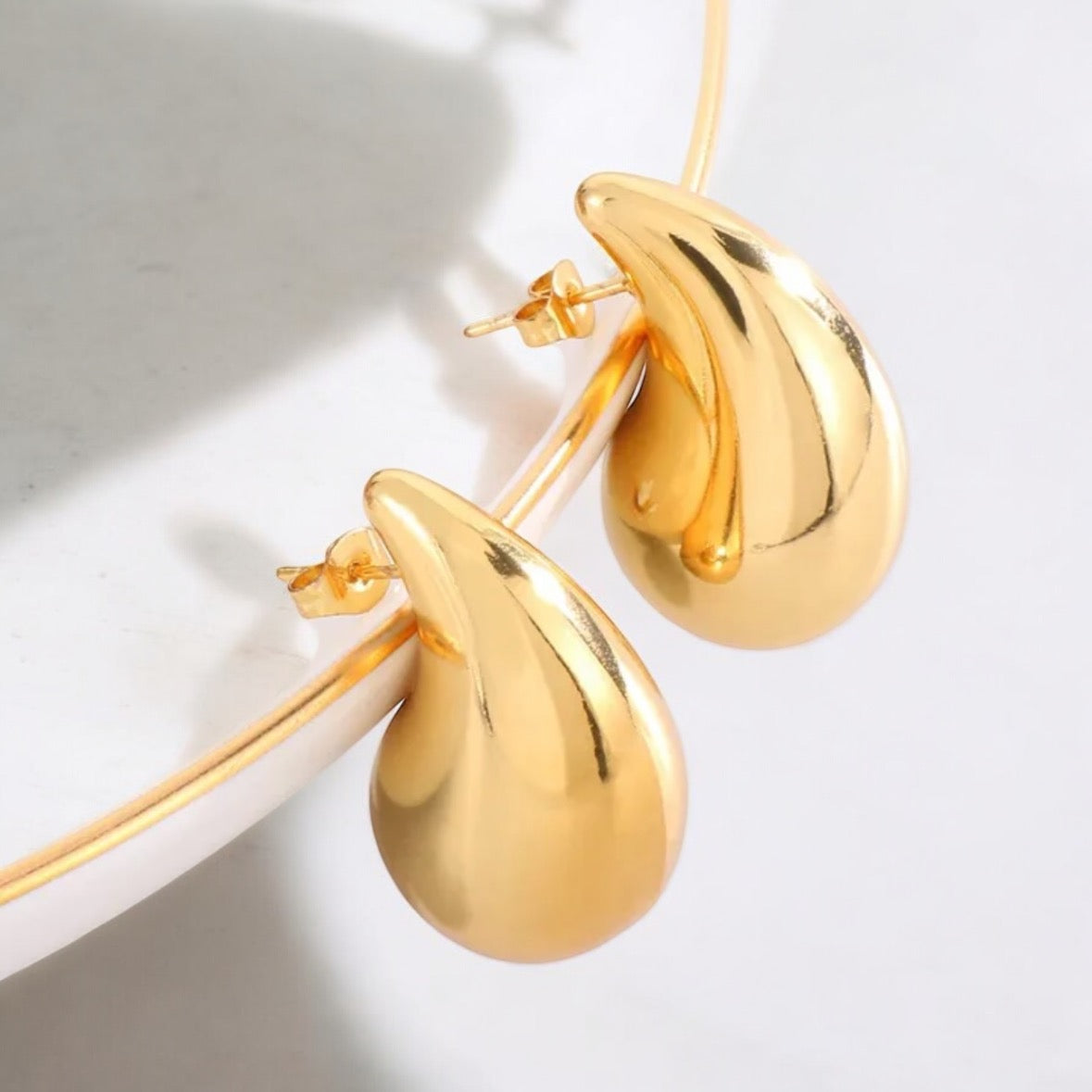 Boucles d'oreilles pendantes dorées – en acier inoxydable, plaqué or 18 carats