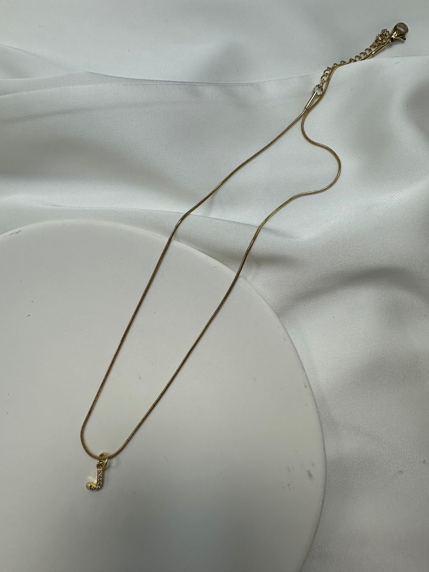 Collier Initiale Scintillant - en acier inoxydable
