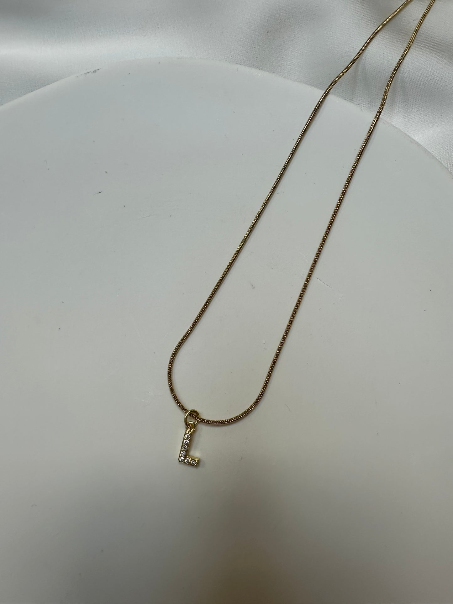 Collier Initiale Scintillant - en acier inoxydable