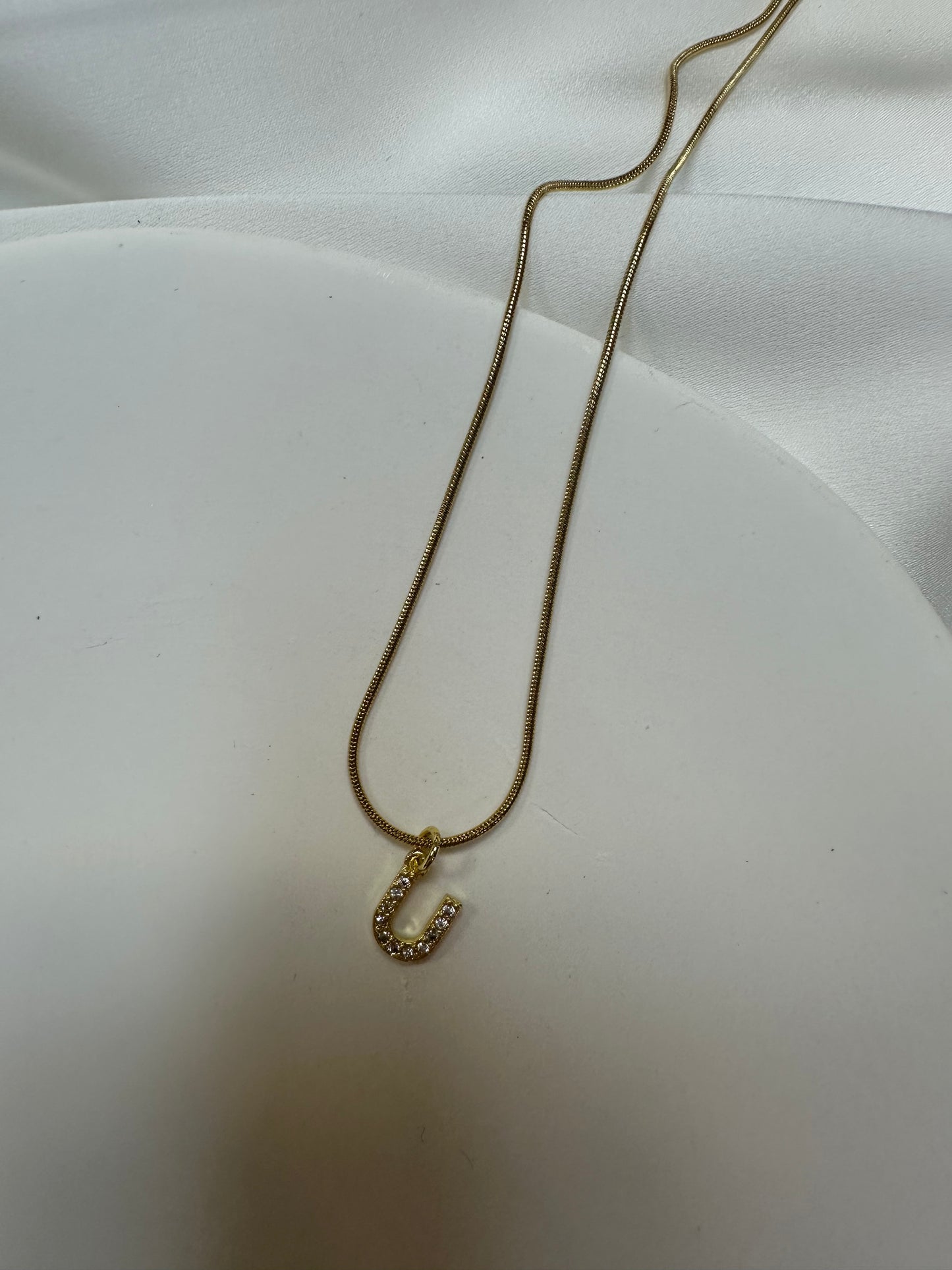 Collier Initiale Scintillant - en acier inoxydable