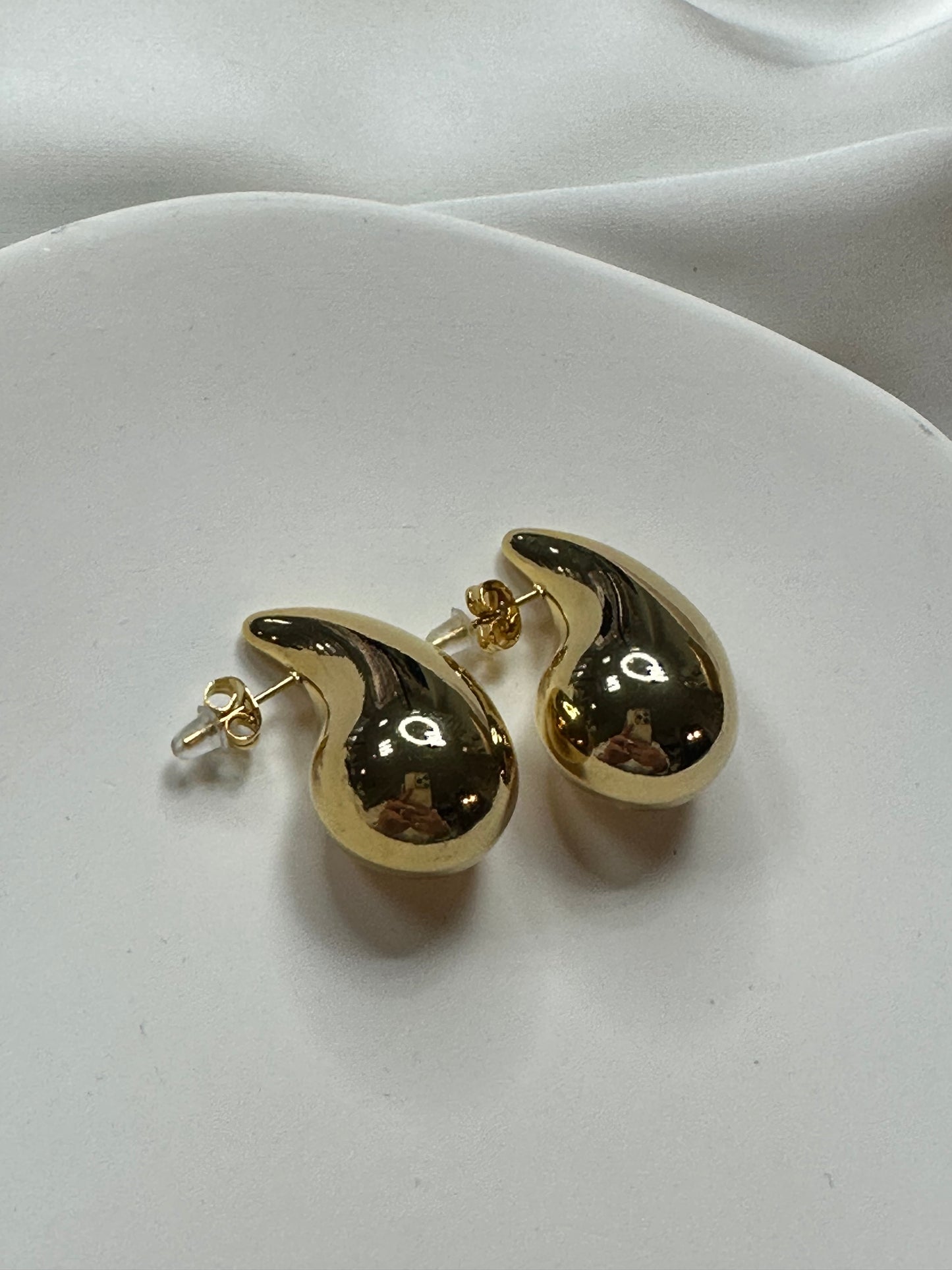 Ohrringe Golden Drop – aus Edelstahl, 18 Karat vergoldet