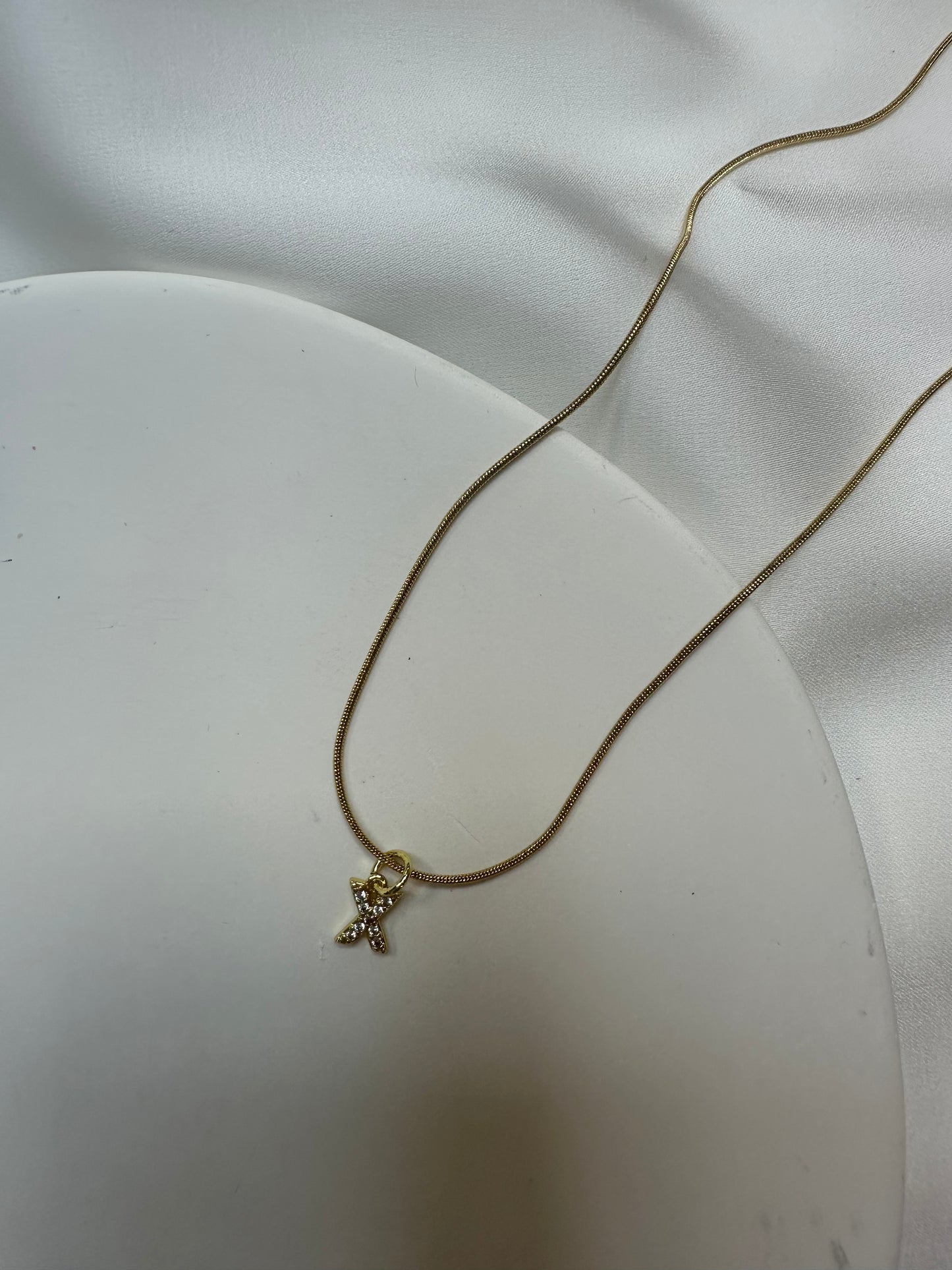 Collier Initiale Scintillant - en acier inoxydable