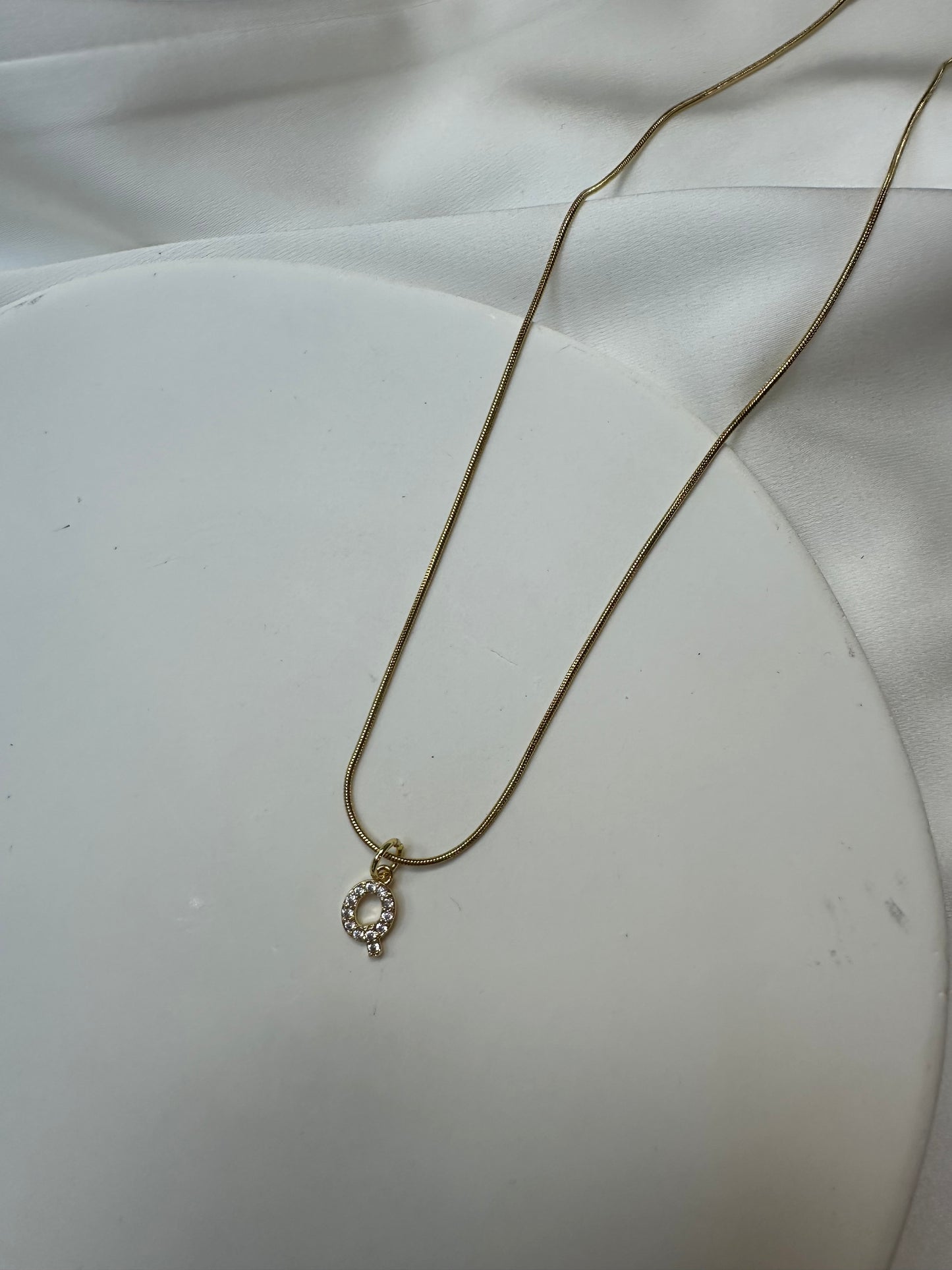 Collier Initiale Scintillant - en acier inoxydable