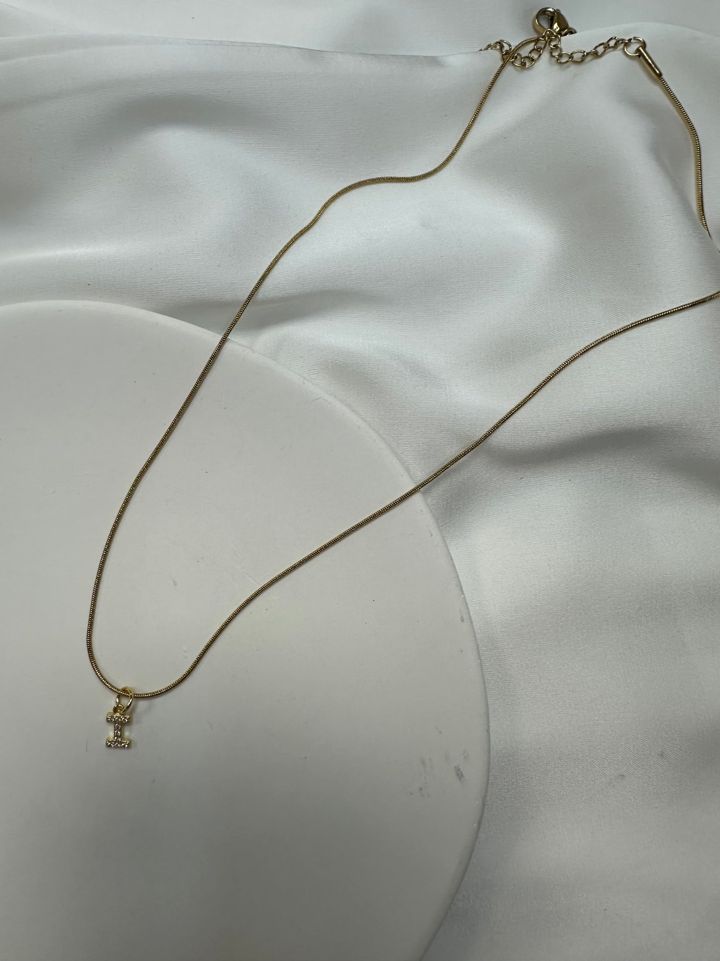 Collier Initiale Scintillant - en acier inoxydable