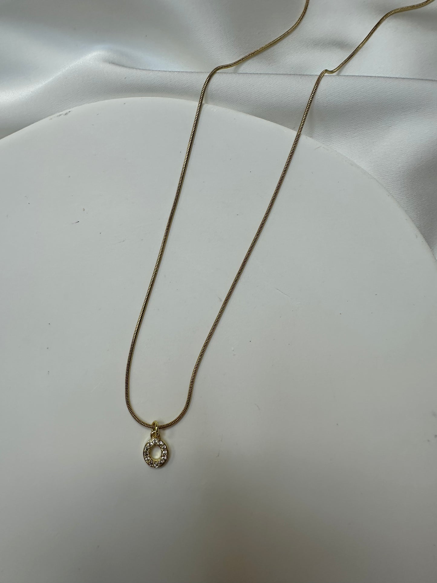 Collier Initiale Scintillant - en acier inoxydable